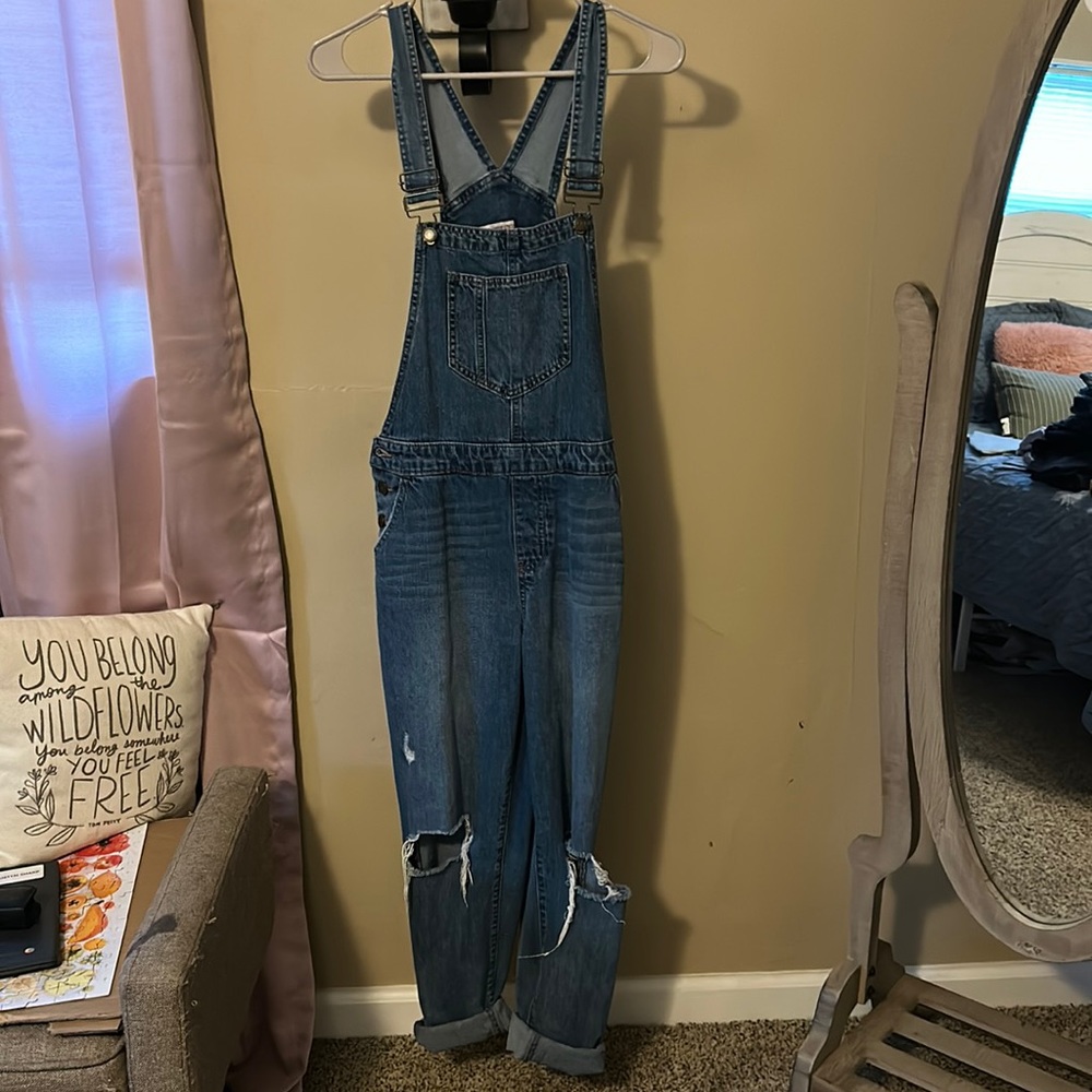 Women’s size medium mom fit overalls